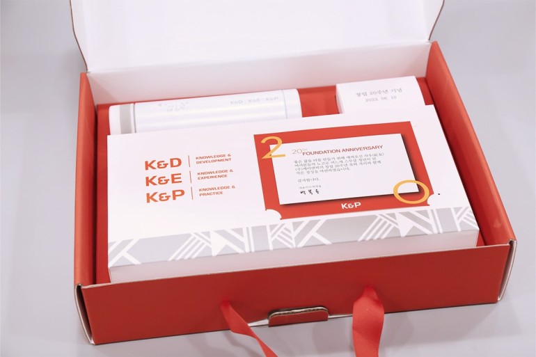 Foundation day gift box