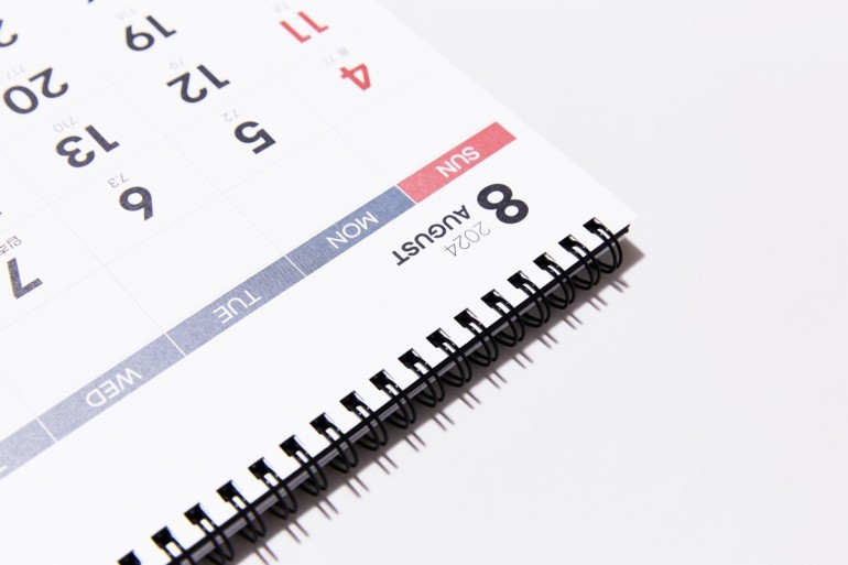 Twin loop wire binding calendar